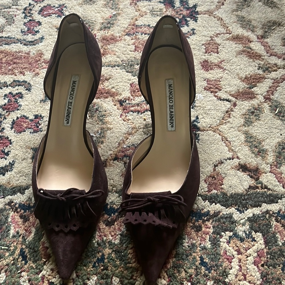Magnolo kitten heels.  Excellent shape.  Gently worn. Suede.  Great for fall.